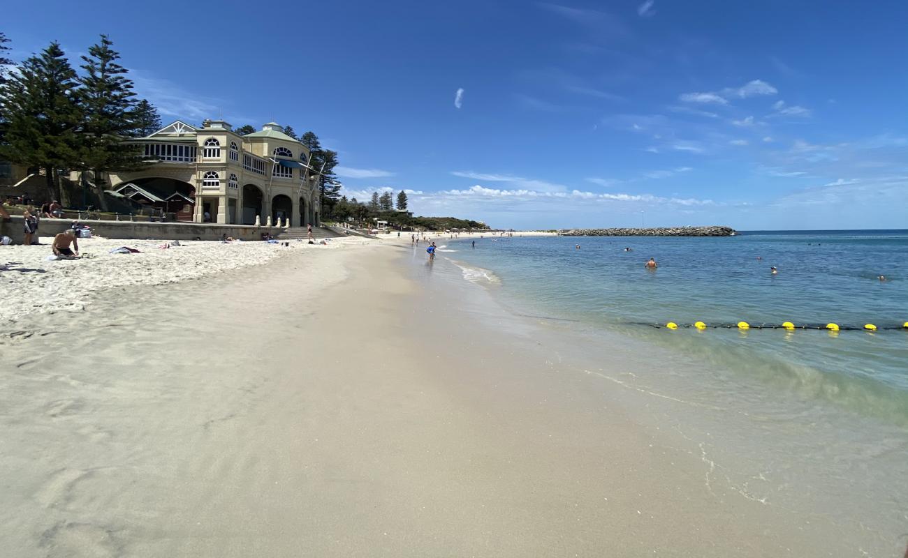 Photo of Cottesloe Beach with bright fine sand surface