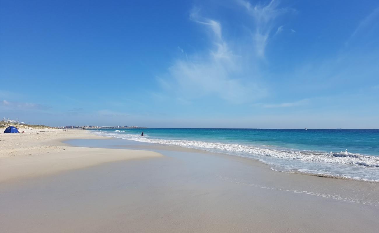 Photo of Leighton Beach with bright sand surface