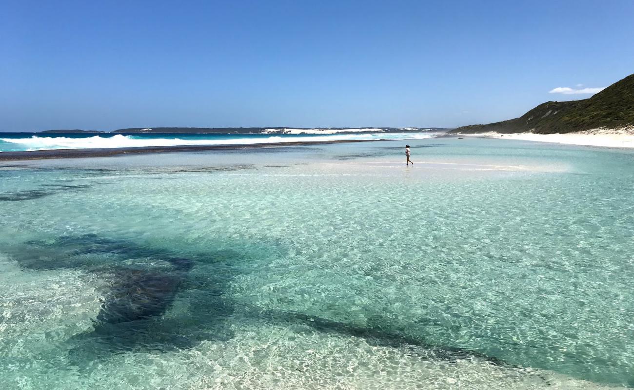 Photo of Eleven Mile Beach with bright sand surface