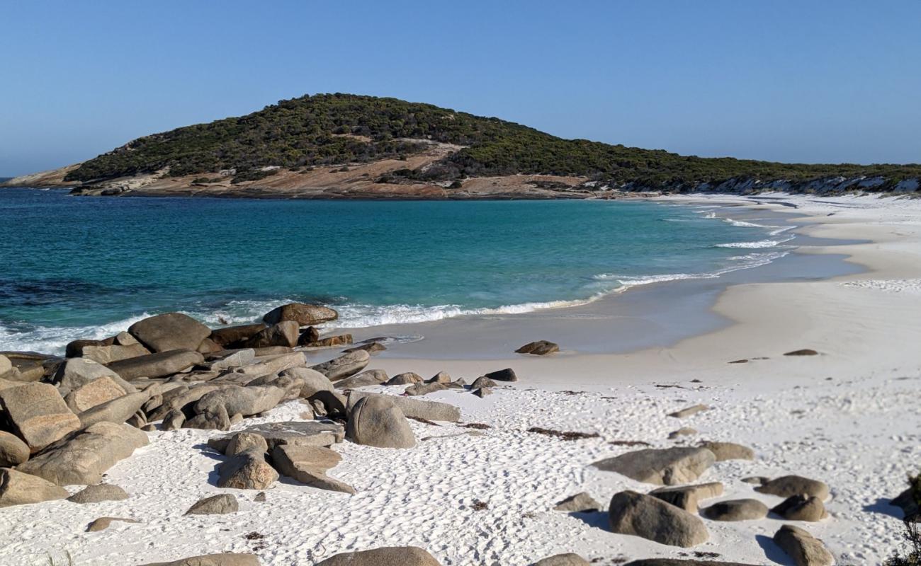 Photo of Little Tagon Bay with white fine sand surface