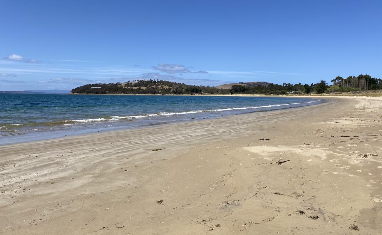 Photo of Mays Beach with bright sand surface