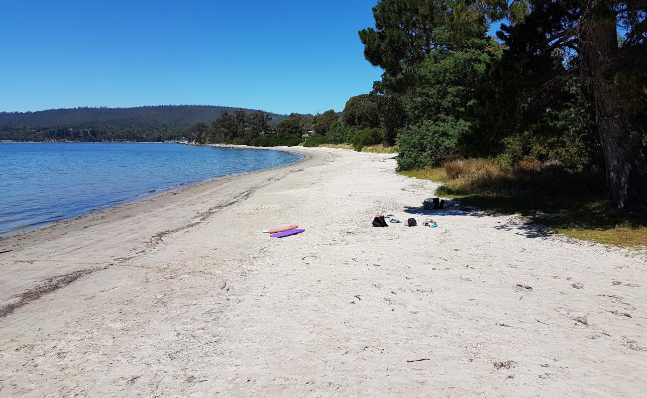 Photo of Snug Beach with bright sand surface