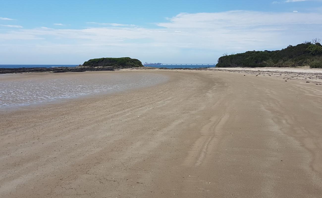 Photo of Peggs Beach with bright sand surface