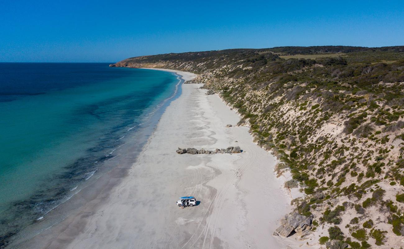 Photo of Emu Bay Beach with bright sand surface