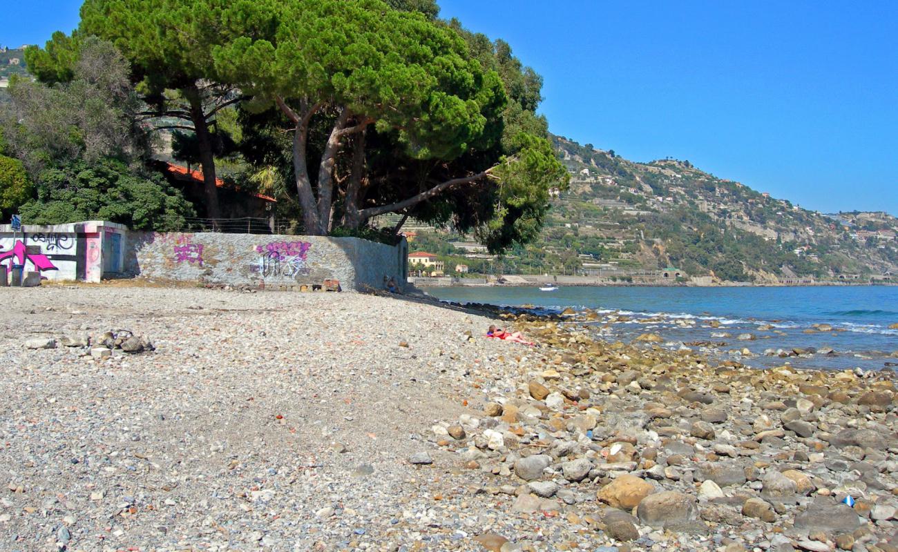 Photo of Orengo beach with rocks cover surface