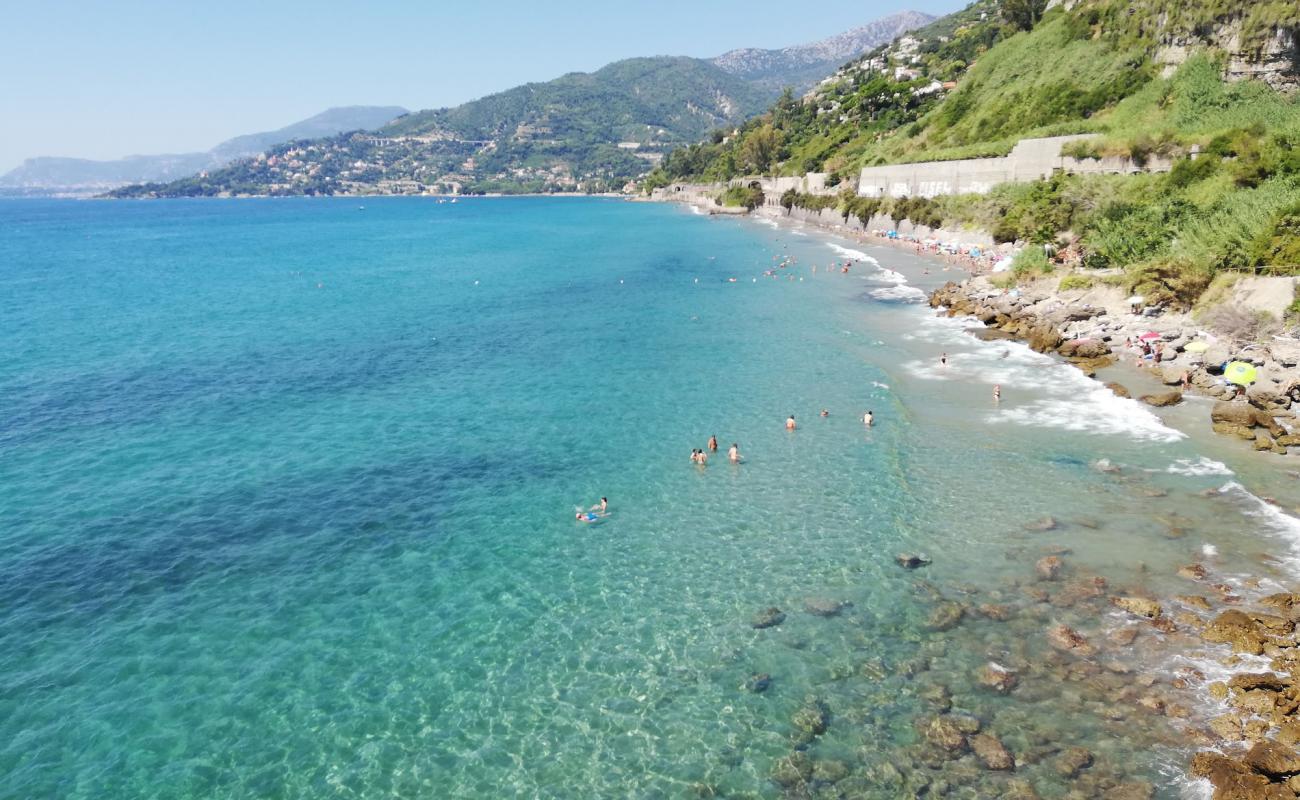 Photo of Le Calandre beach with brown sand surface