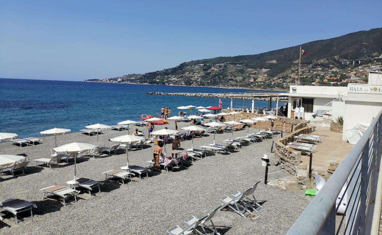 Photo of Alfonso beach with gray pebble surface