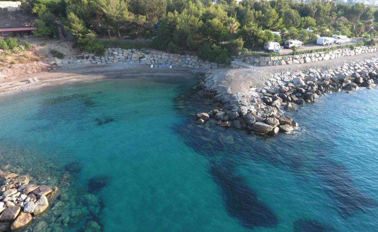 Photo of Volo beach with gray fine pebble surface