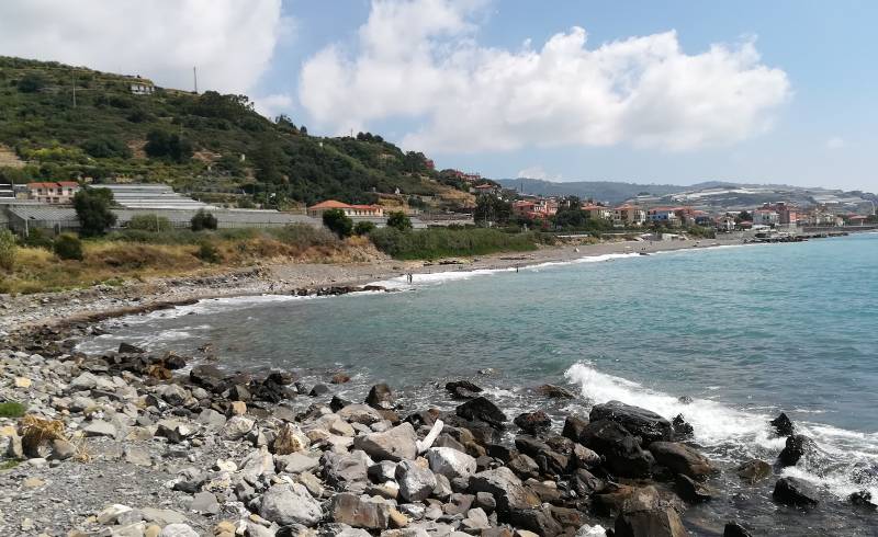 Photo of Via Bartumelin beach with gray sand &  rocks surface