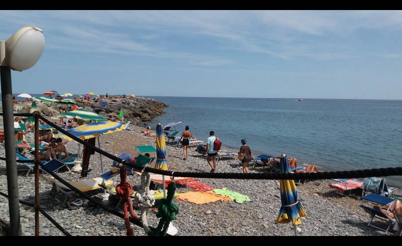 Photo of Landini beach with brown fine pebble surface