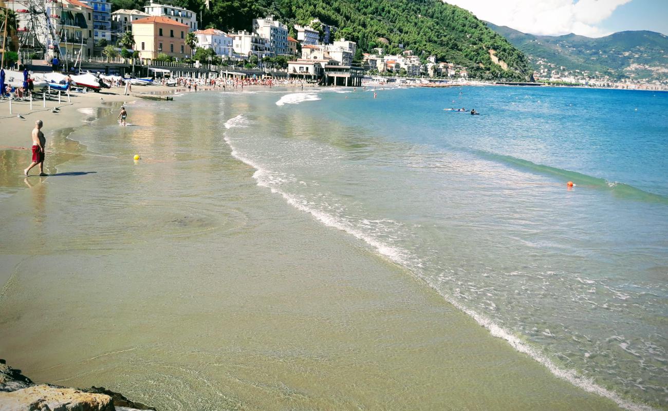 Photo of Le Palme beach with brown sand surface