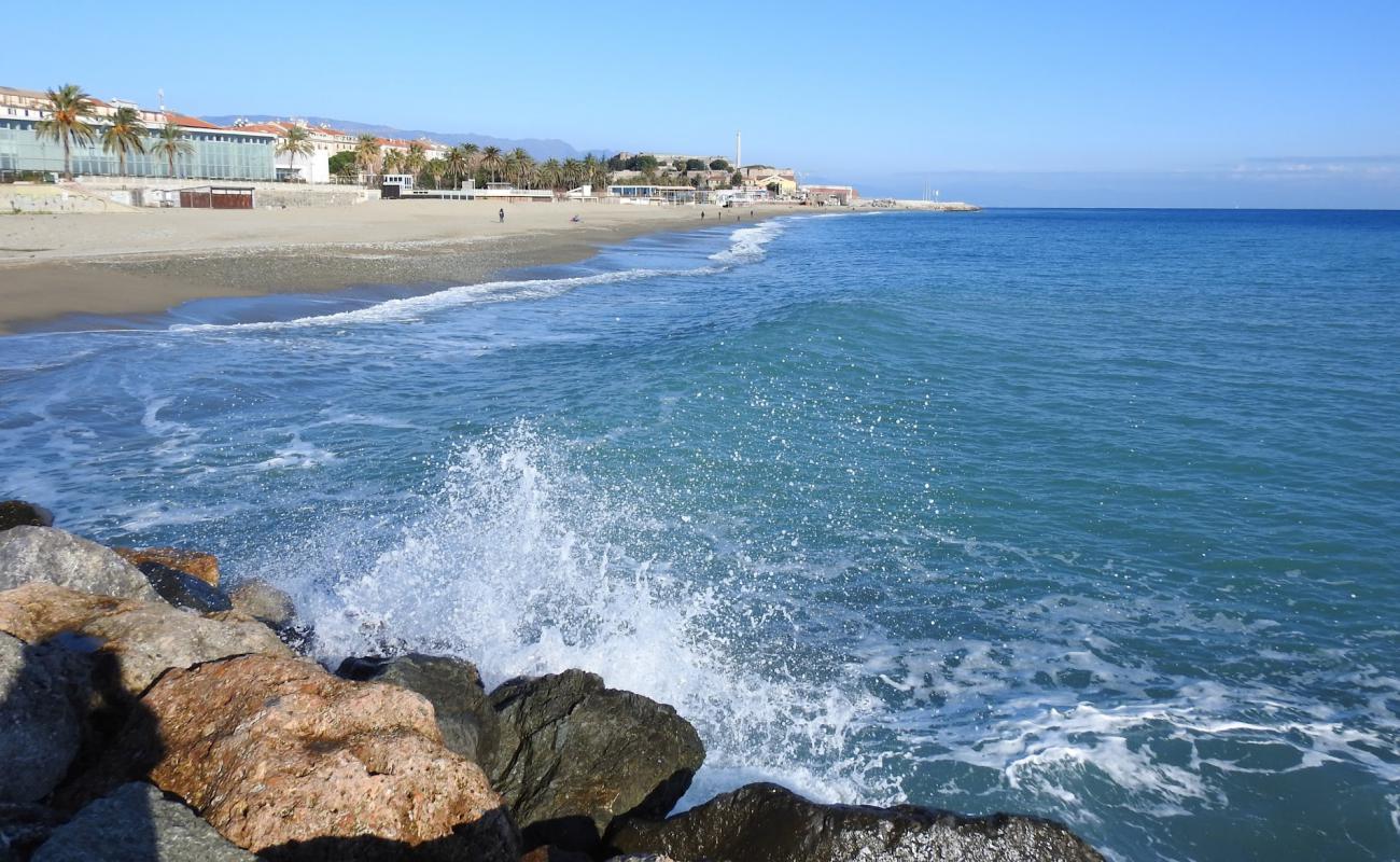 Photo of La Pergola beach with black sand & pebble surface