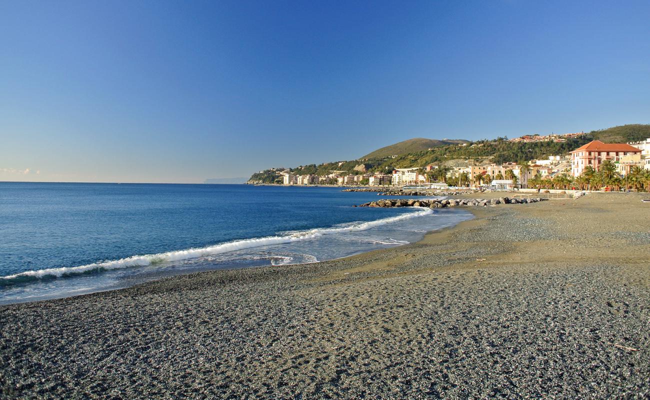 Photo of Gilberto beach with black sand & pebble surface