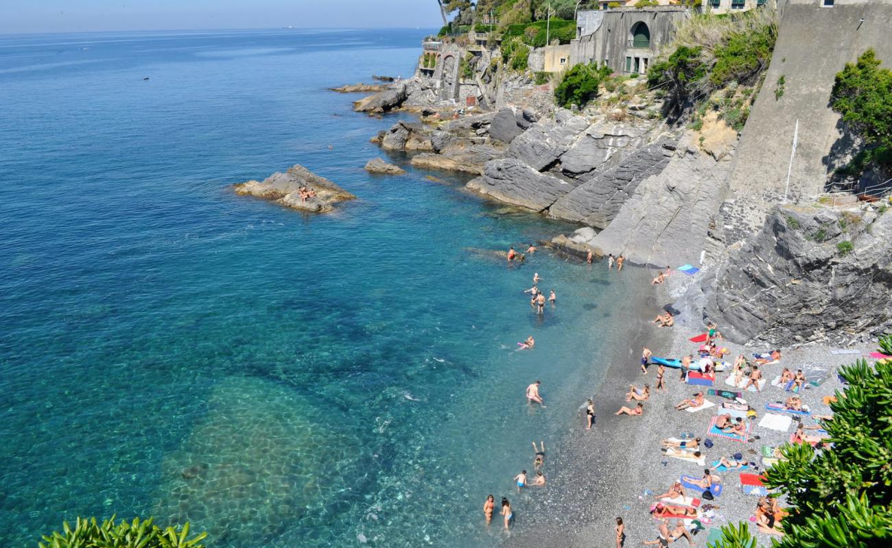 Photo of Sotto La Chiesa with gray pebble surface