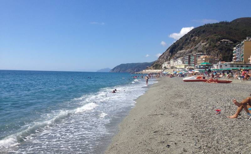 Photo of Spiaggia Deiva Marina with brown fine pebble surface