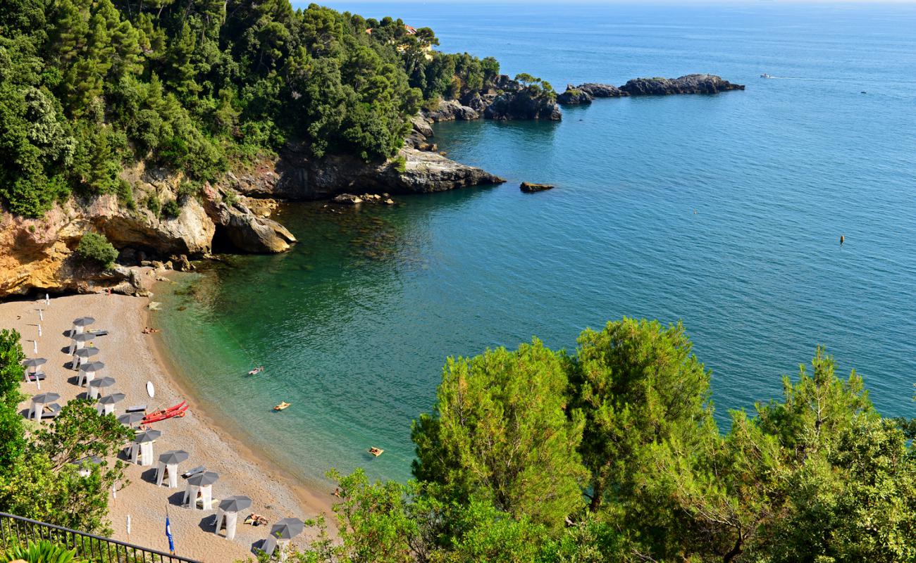 Photo of Eco del Mare with brown fine pebble surface