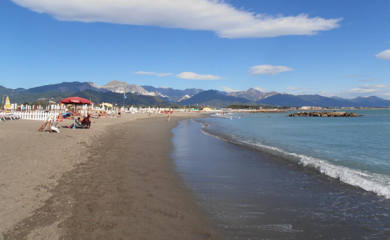 Photo of Spiaggia di Fiumaretta with brown sand surface