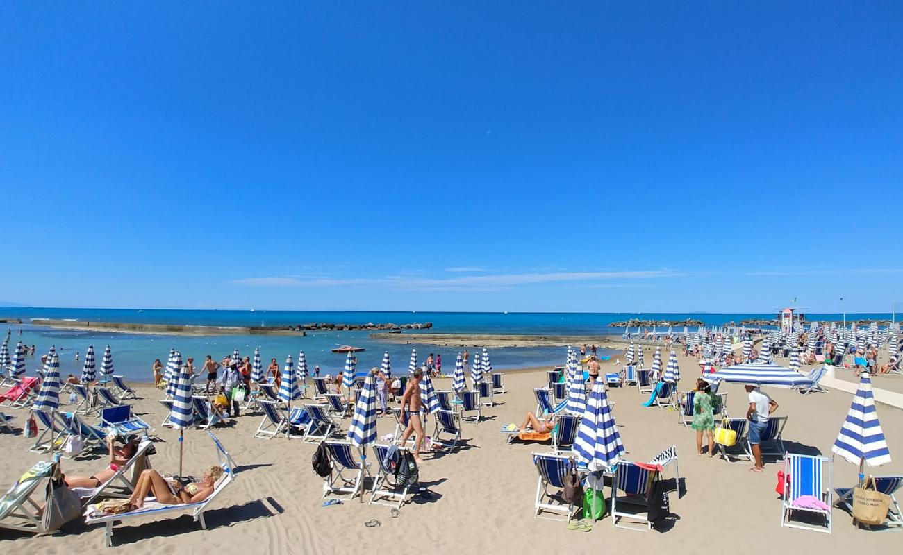 Photo of Lillatro beach with brown sand surface