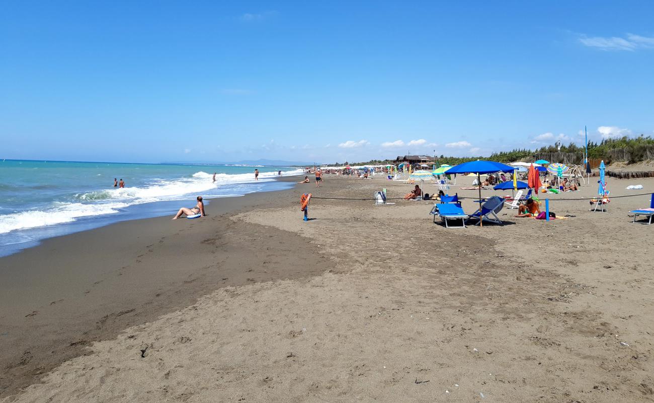 Photo of Marina Di Bibbona III with brown sand surface