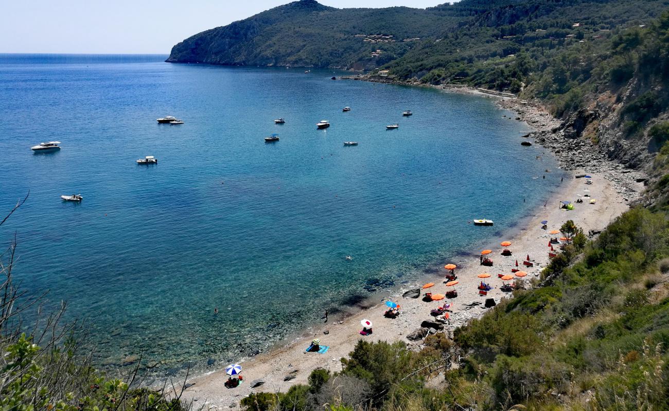 Photo of Lunga Beach with rocks cover surface