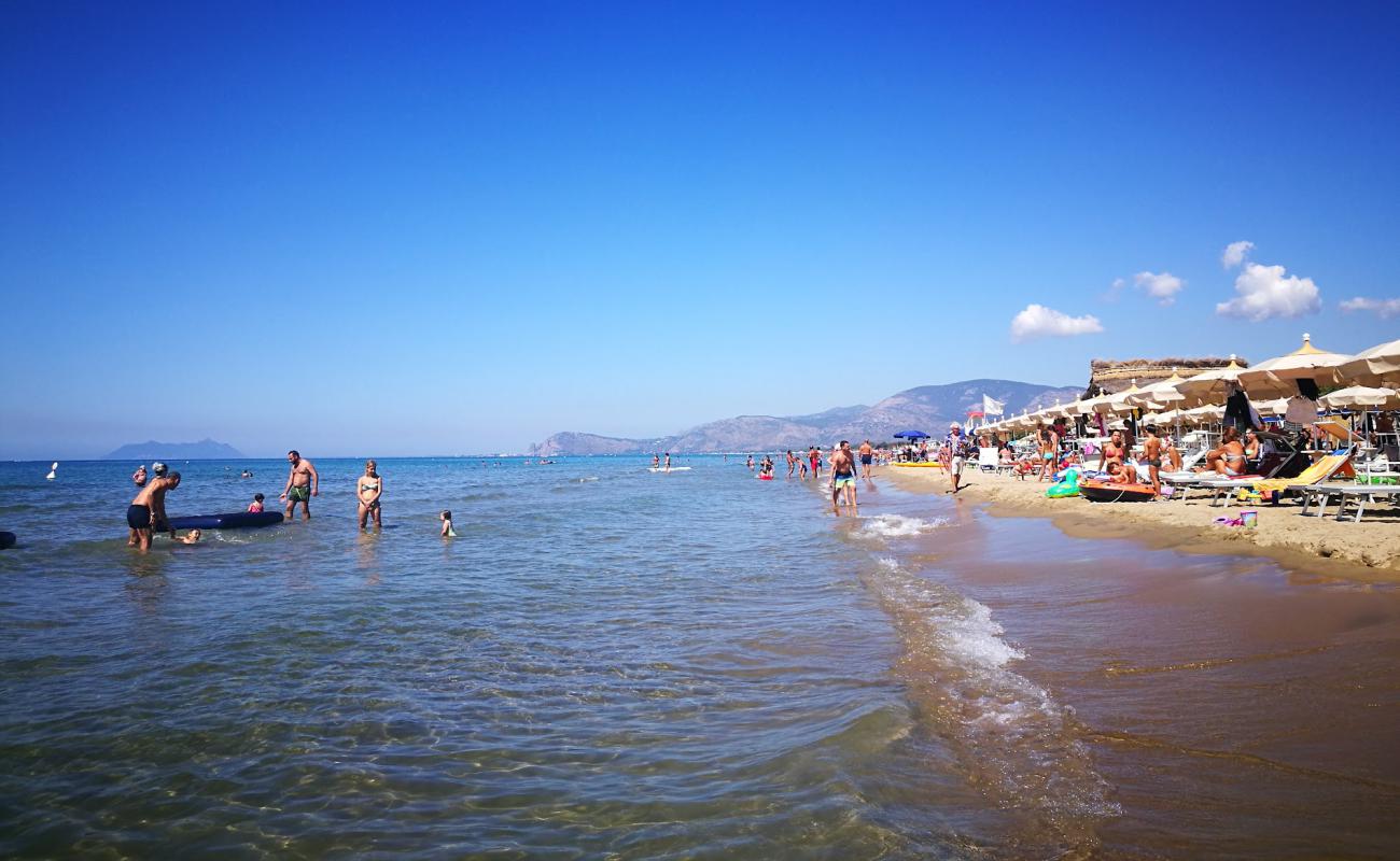 Photo of Lago Lungo beach with brown sand surface