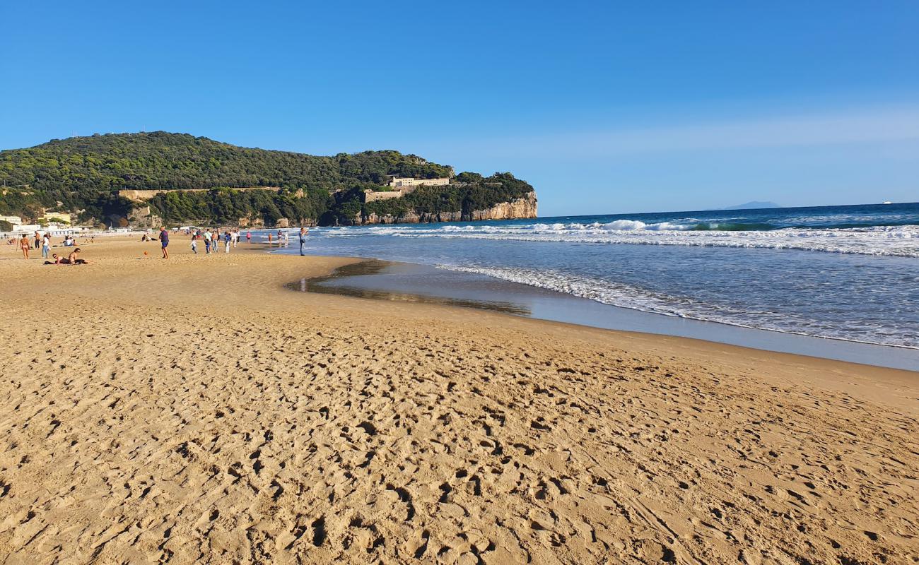 Photo of Serapo Beach with brown fine sand surface