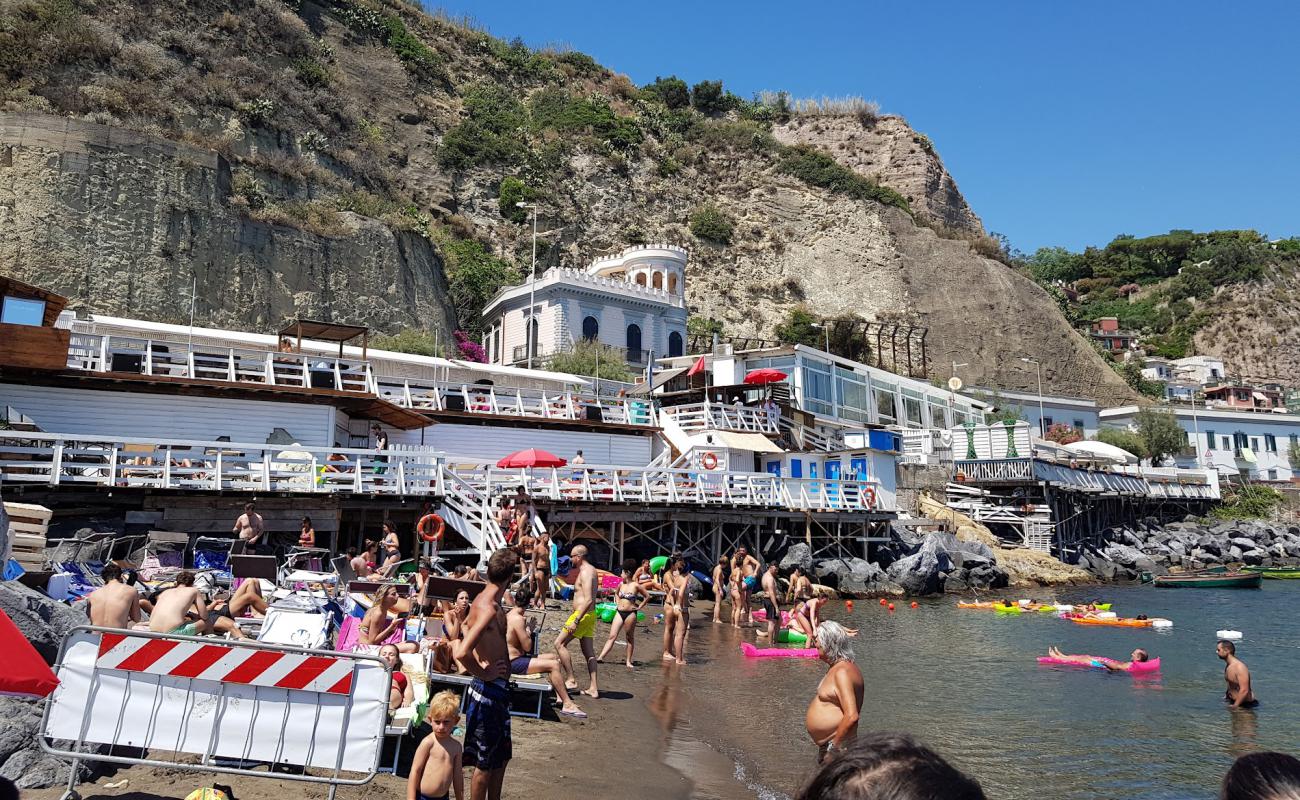 Photo of St. Vincenzo beach with brown sand surface