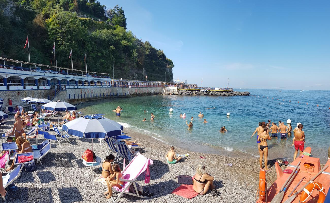 Photo of Lido Lo Scoglio with brown fine pebble surface