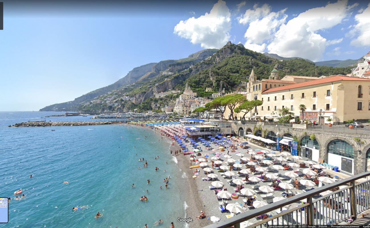 Photo of Amalfi beach backed by cliffs