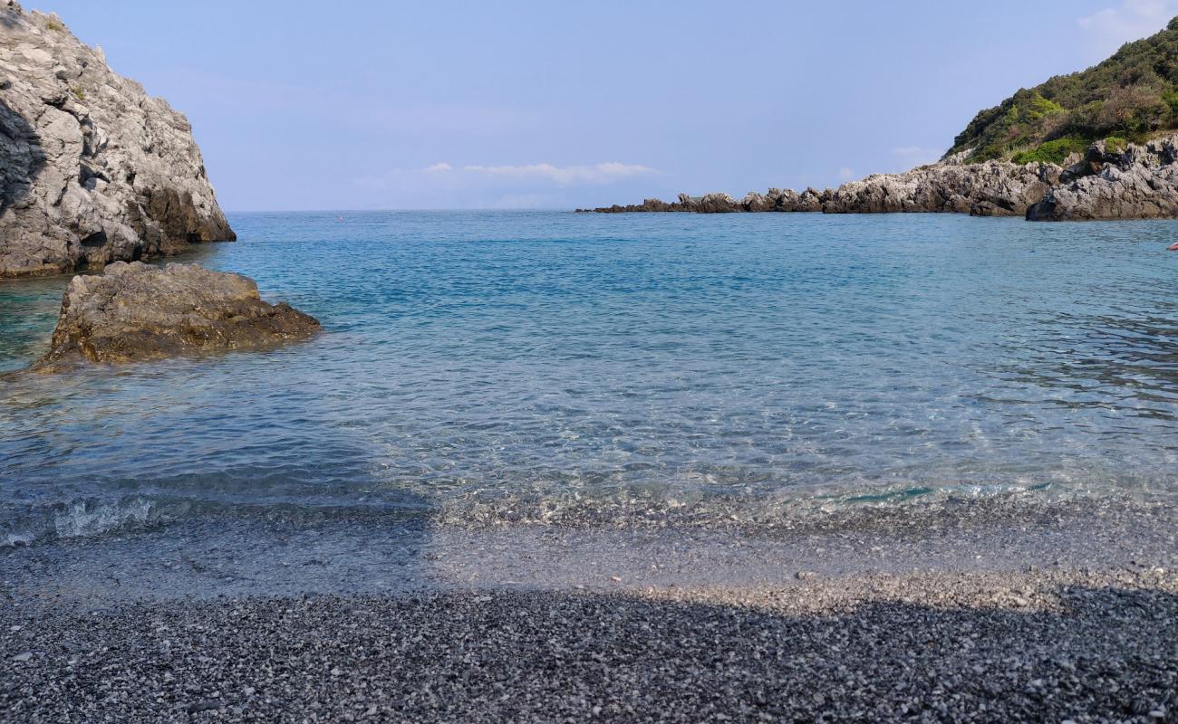 Photo of Spiaggia di Funnicu Reggiu with gray fine pebble surface