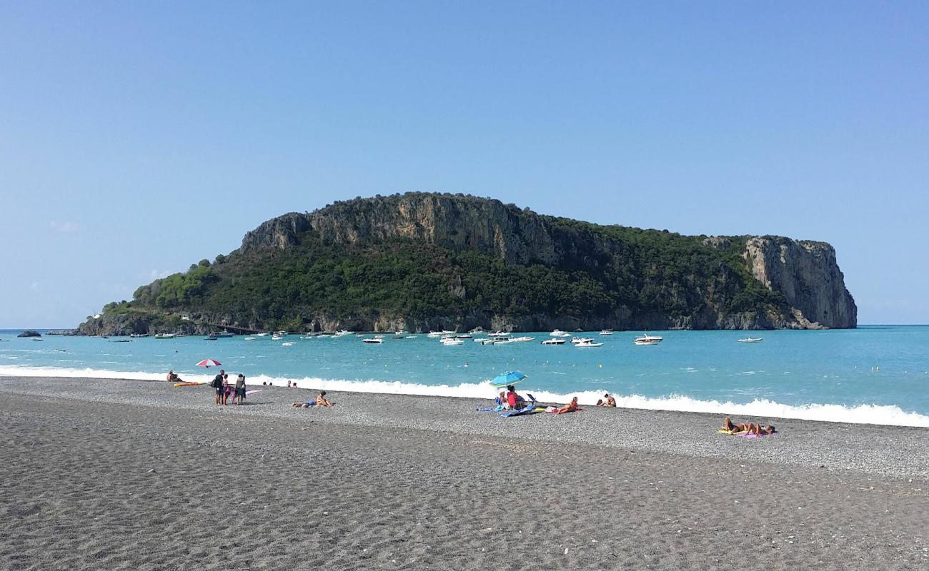 Photo of Saracinello beach with gray fine pebble surface