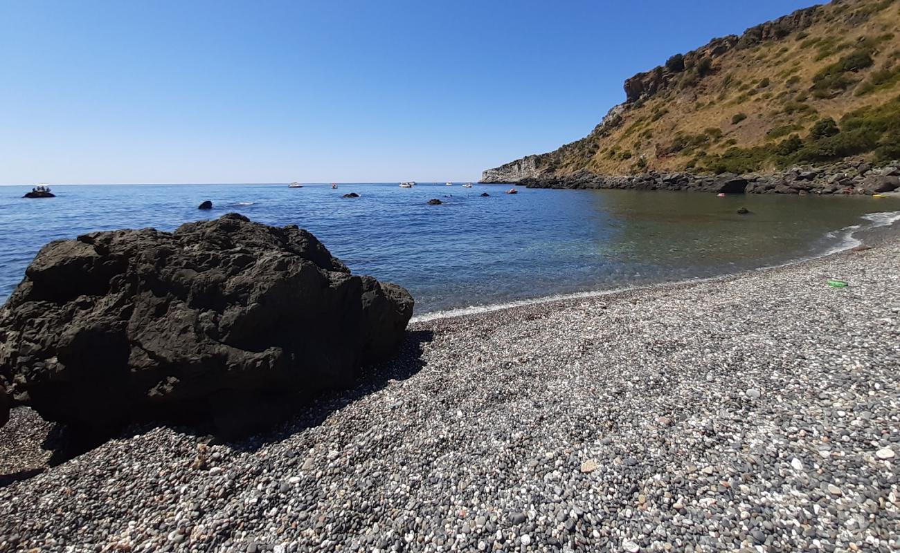 Photo of Baia del Carpino with gray fine pebble surface