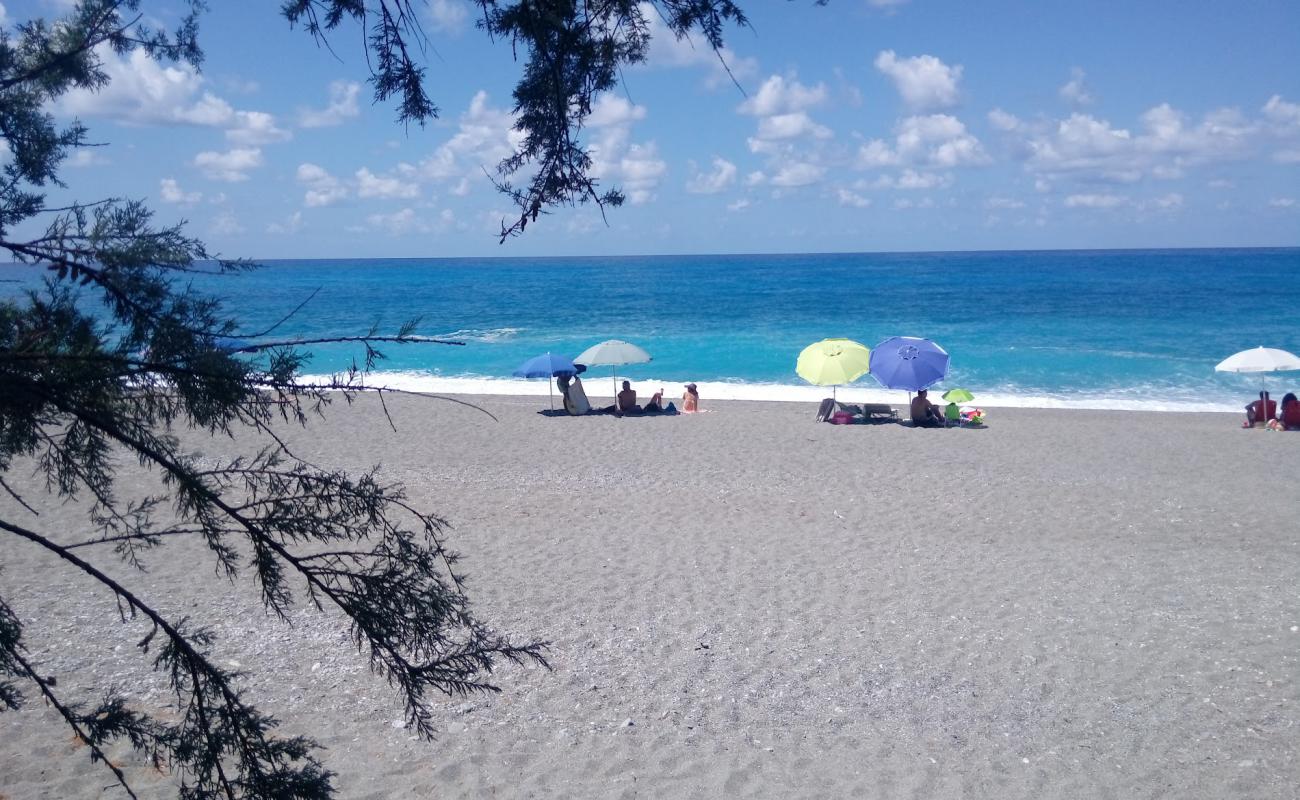 Photo of Marina di Belmonte beach with gray sand surface