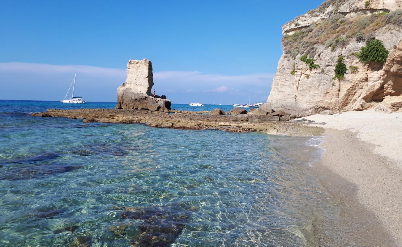 Photo of Petri i Mulinu beach with bright sand surface