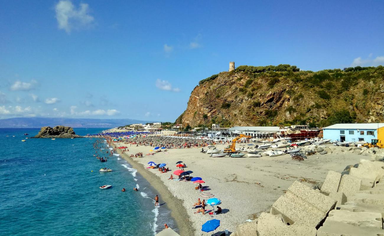 Photo of Torre Saracena beach with bright sand surface