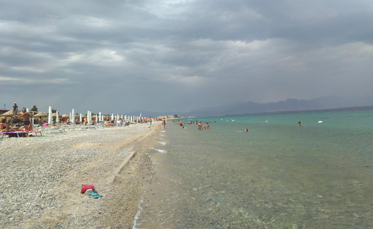 Photo of Olé beach with black sand & pebble surface