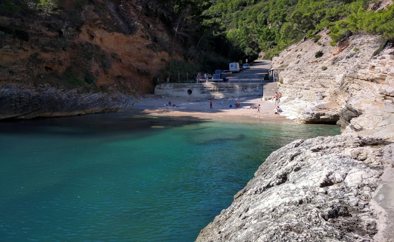 Photo of Baia della Pergola with light fine pebble surface