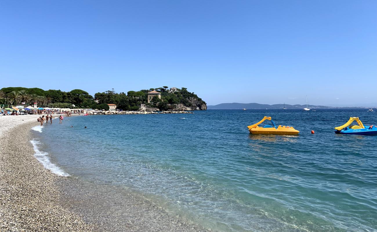 Photo of Cavo beach with gray fine pebble surface