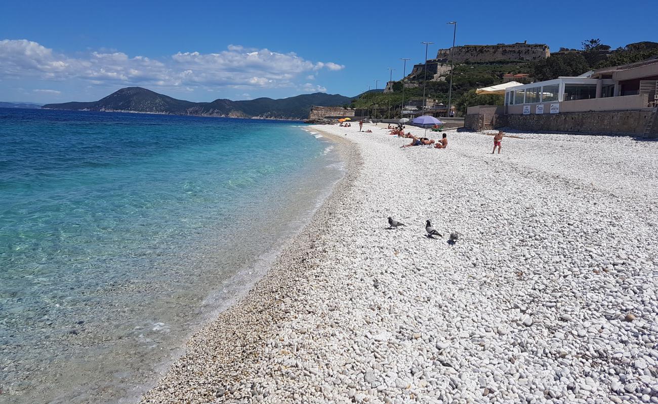 Photo of Spiaggia delle Ghiaie with white fine pebble surface