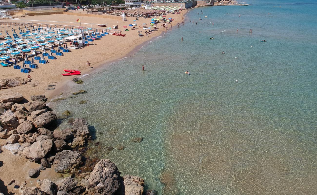 Photo of Spiaggia Di Lido Di Noto, Eloro with brown sand surface