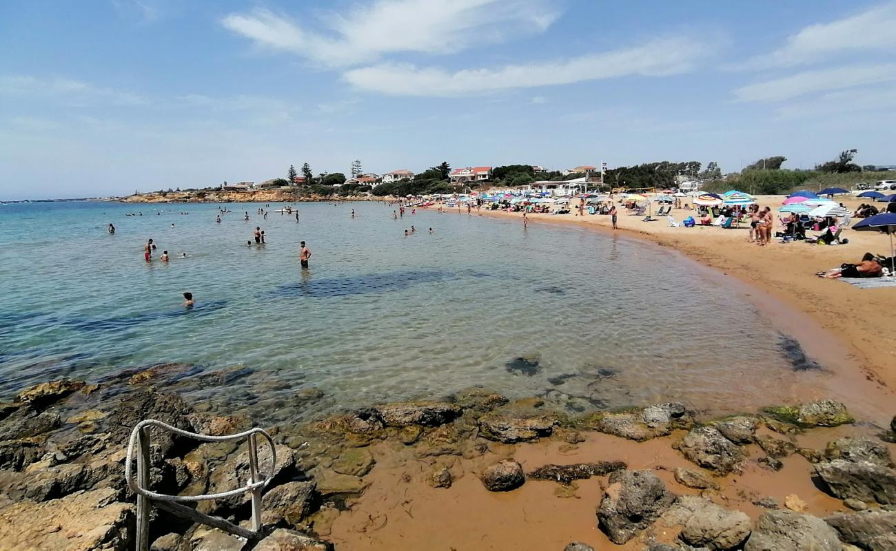 Photo of Torre di Mezzo with bright fine sand surface