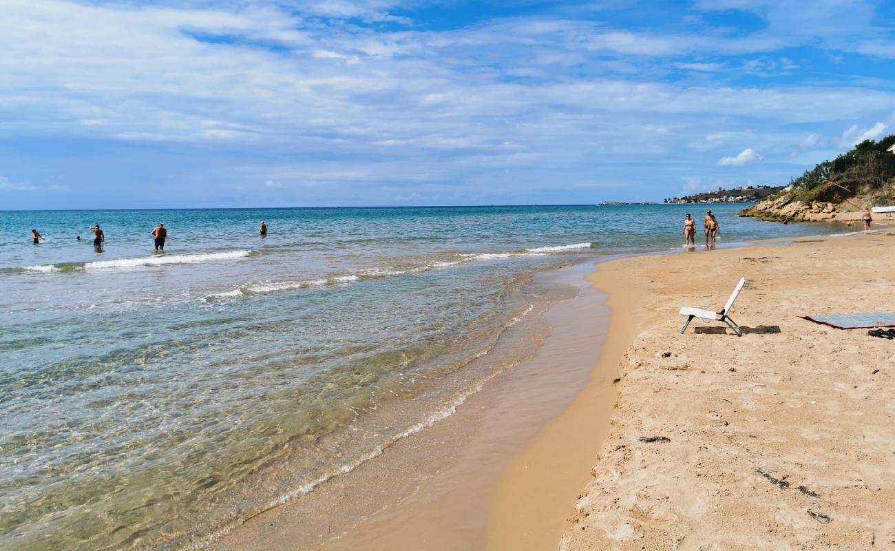 Photo of Contrada Fiori with bright fine sand surface