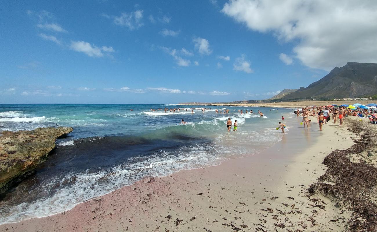 Photo of Màcari Beach with bright sand surface