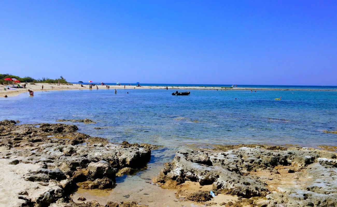 Photo of Scoglio il campo beach with bright sand surface