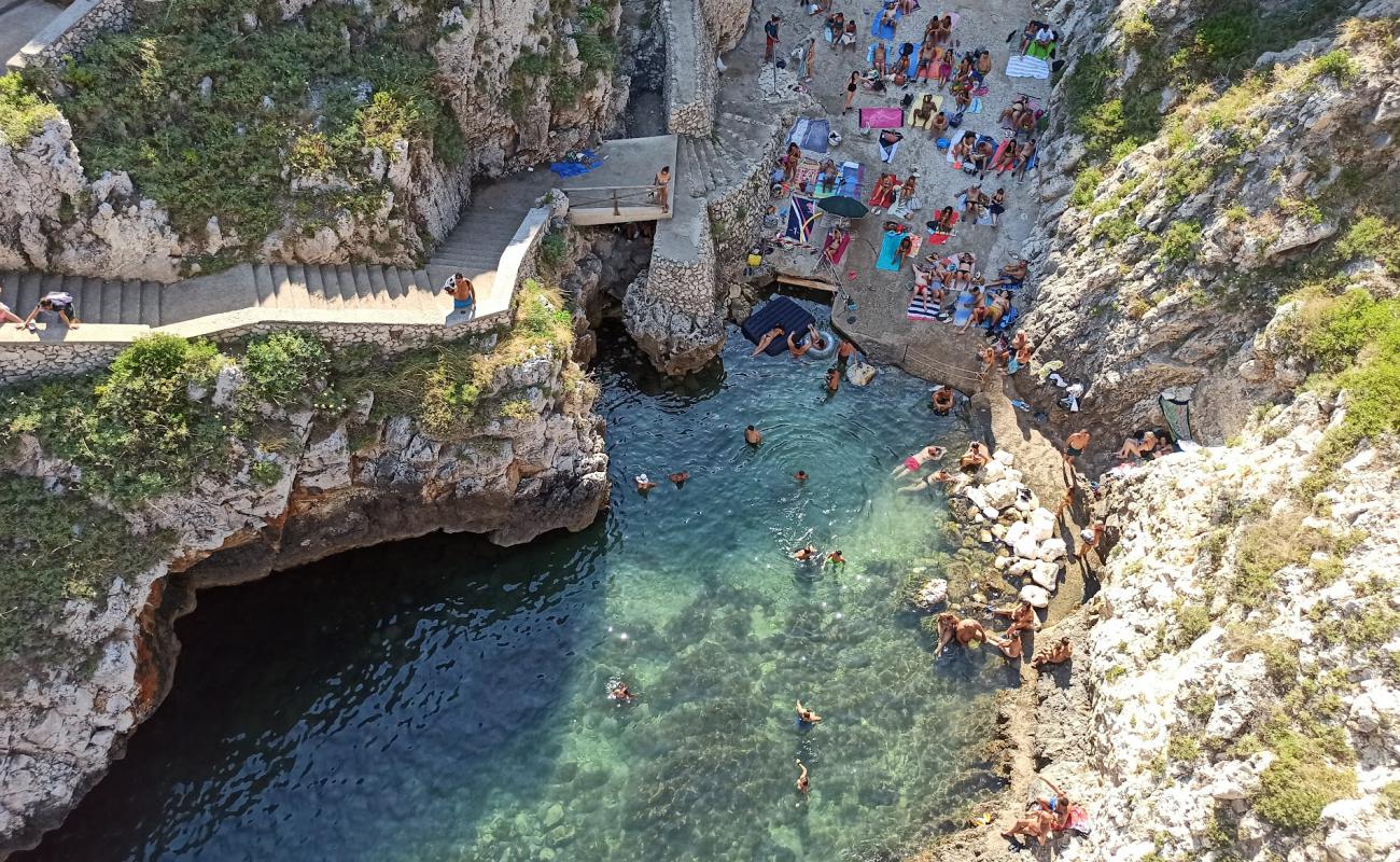 Photo of Baia del Ciolo with bright sand & rocks surface