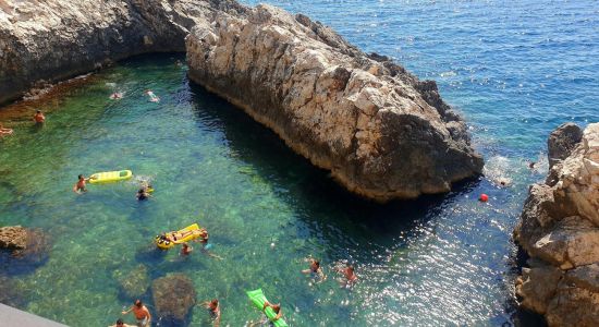 Grotta Gattulla beach