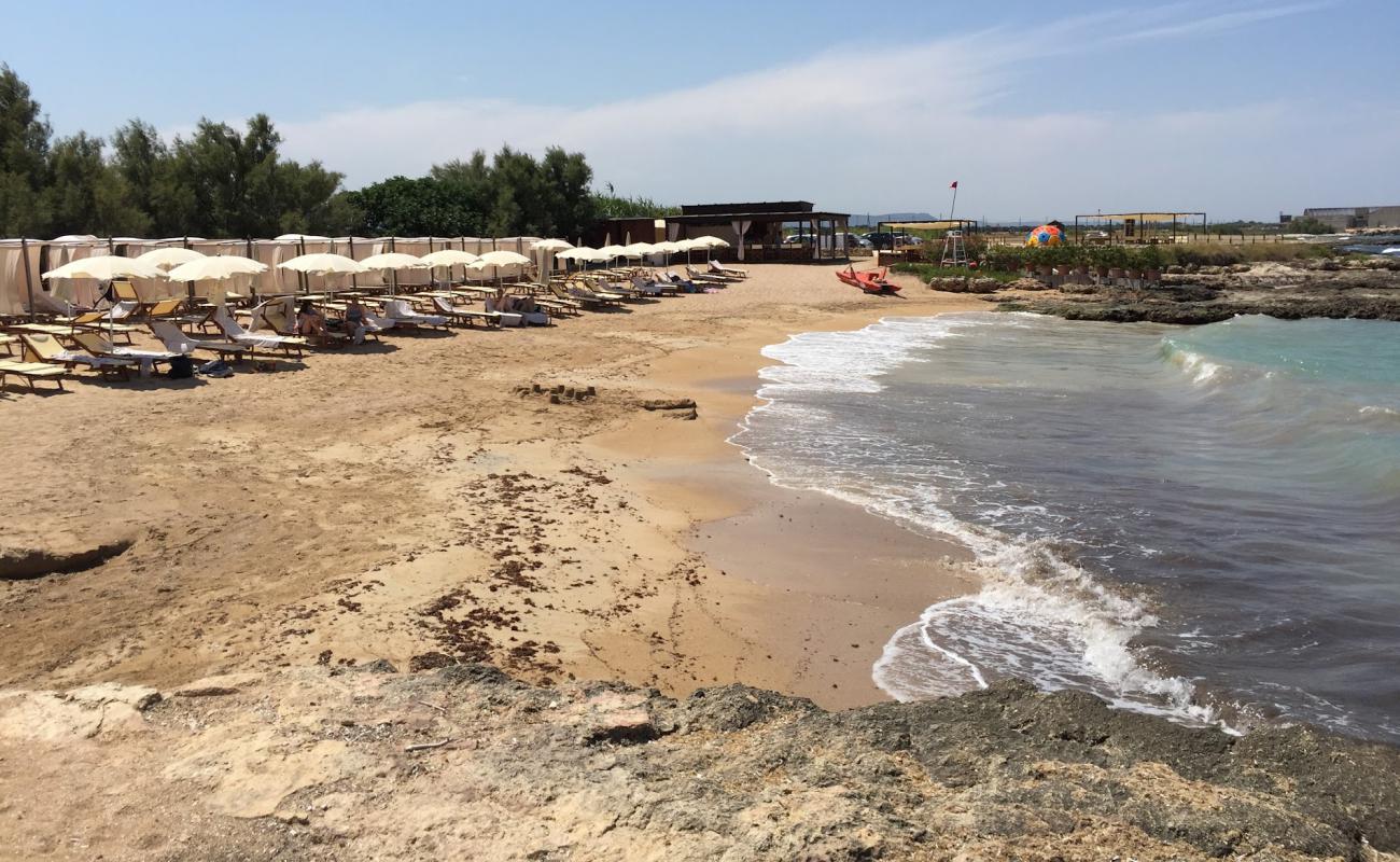 Photo of La Fonte beach with bright sand surface