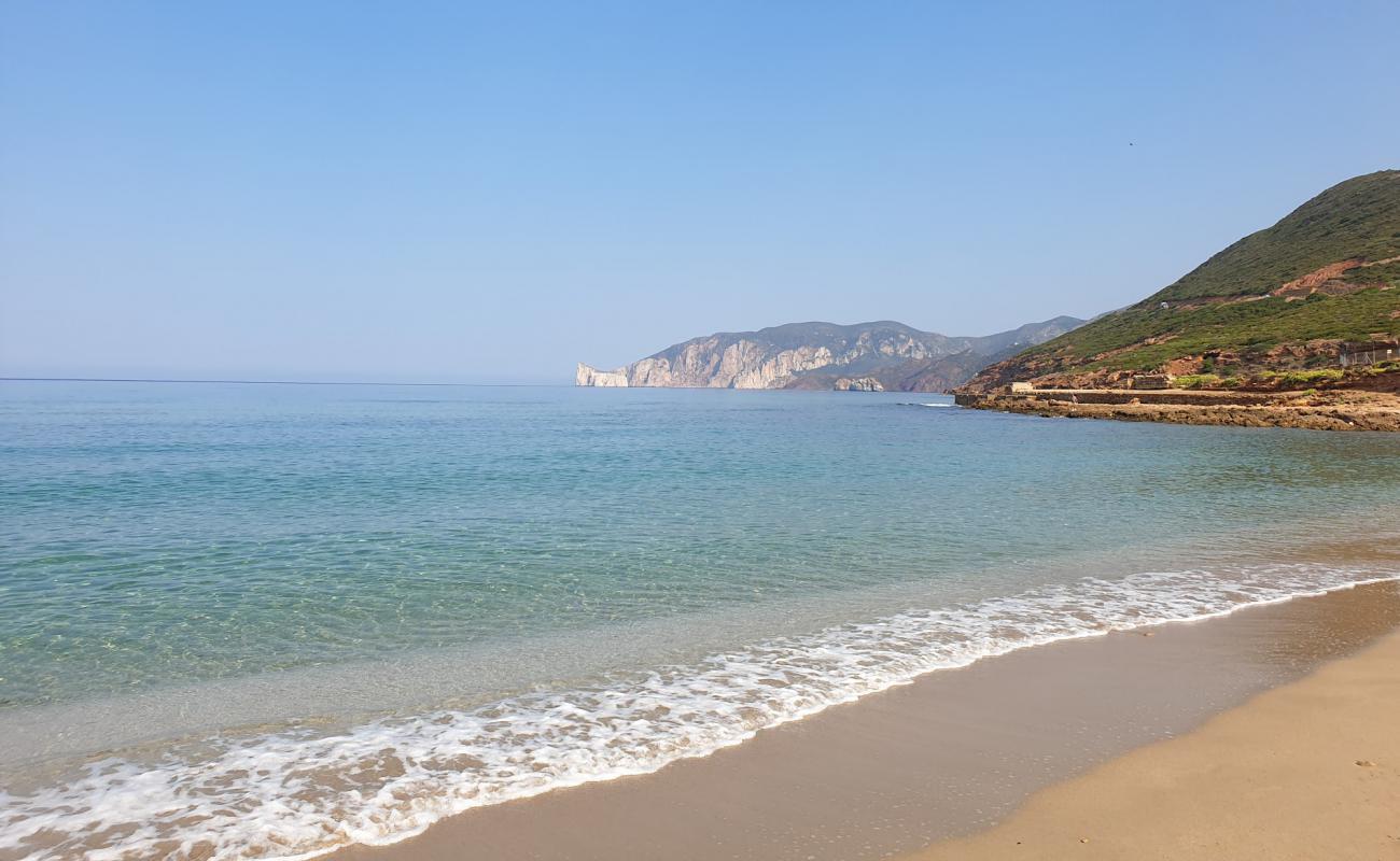 Photo of Fontanamare beach with bright fine sand surface