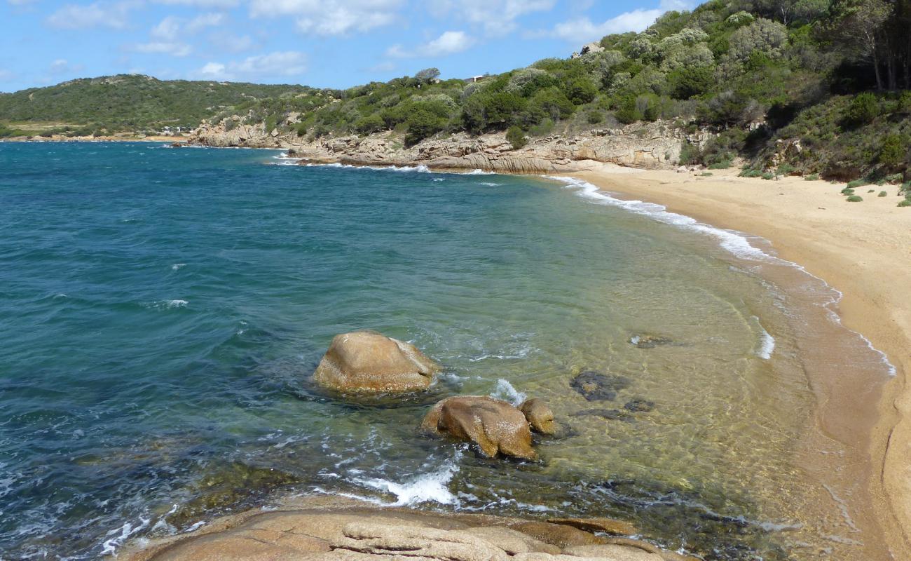 Photo of Cala Ginepro with light fine pebble surface