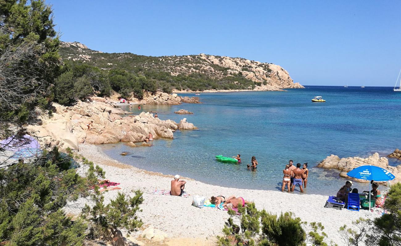 Photo of Cala Liccia with light fine pebble surface